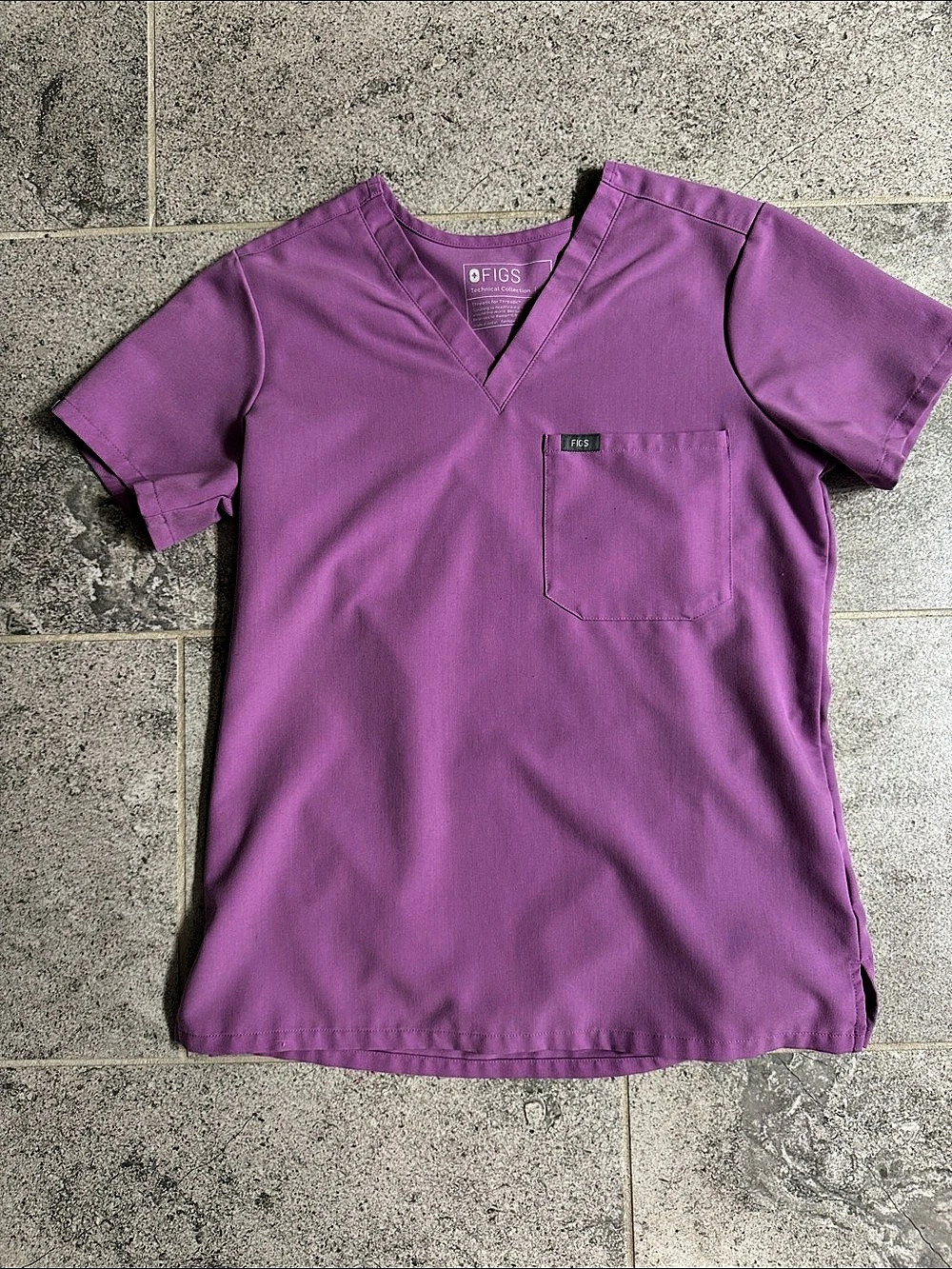 FIGS Technical Collection Purple Scrub Set Size XS petite
Color pink cloud